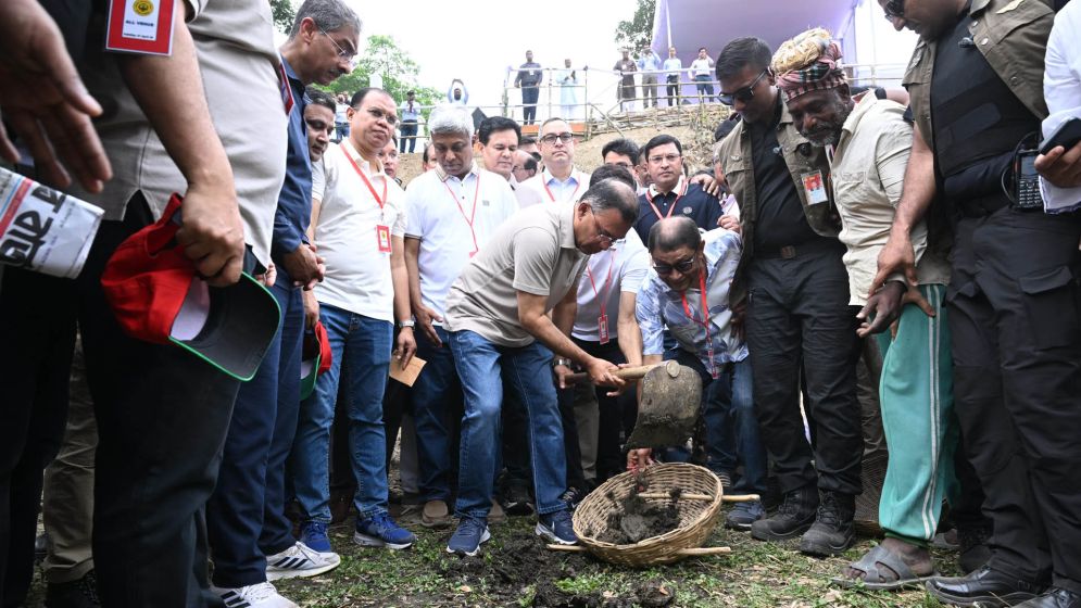 বাবার স্মৃতি বিজড়িত উলসী খাল পুনঃখনন করলেন প্রধানমন্ত্রী