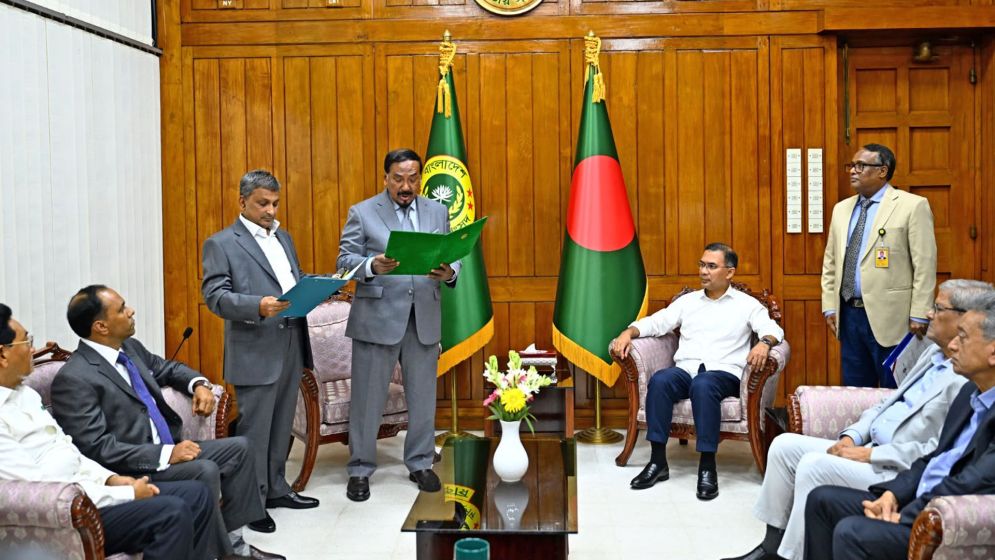 শপথ নিলেন চট্টগ্রামের নবনির্বাচিত এমপি সরোয়ার আলমগীর
