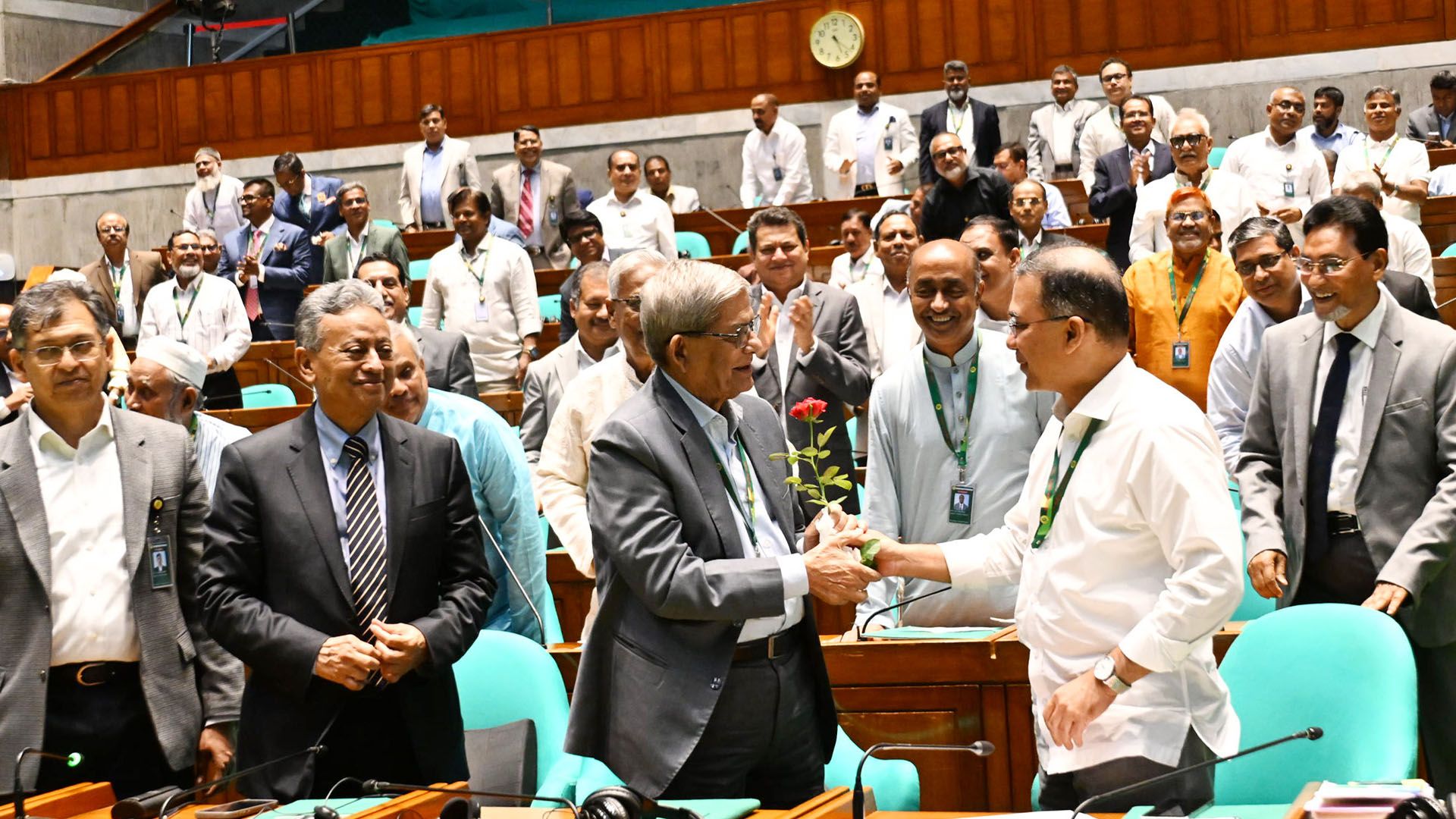 নবনির্বাচিত রাষ্ট্রপতিকে প্রধানমন্ত্রীর লাল গোলাপ শুভেচ্ছা