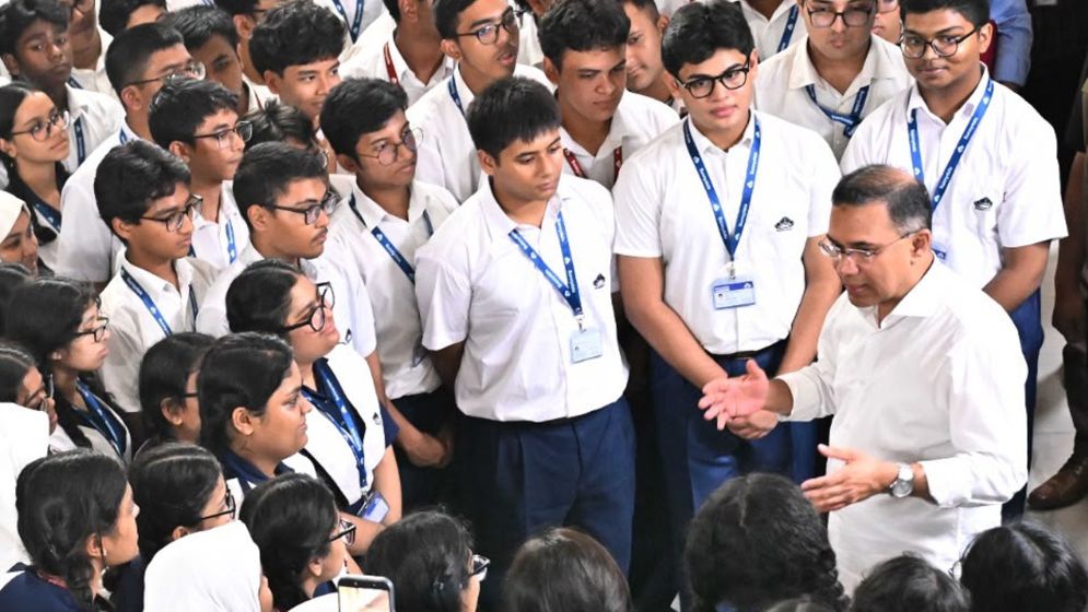 পরিচ্ছন্ন ও সবুজ বাংলাদেশ গড়তে শিক্ষার্থীদের সহযোগিতা চাইলেন প্রধানমন্ত্রী