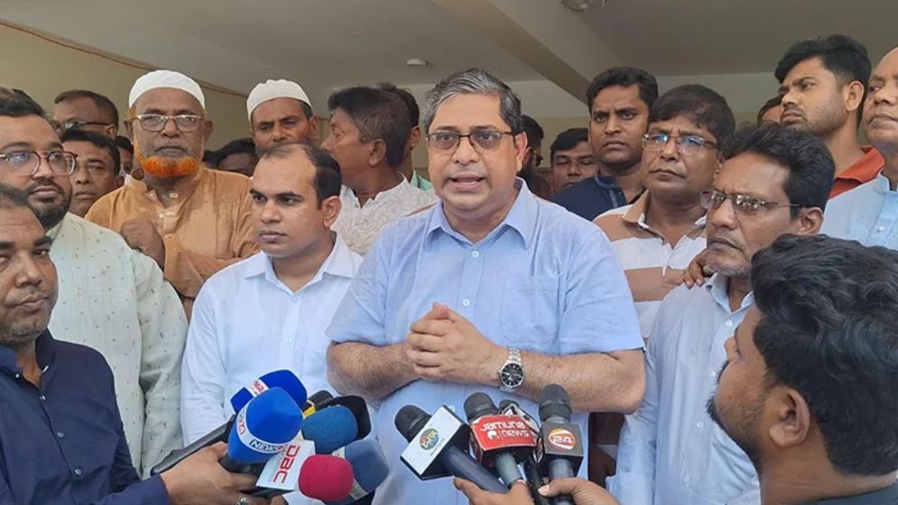 ভঙ্গুর অর্থনীতি পুনরুদ্ধারে কাজ করছে সরকার: মীর শাহে আলম