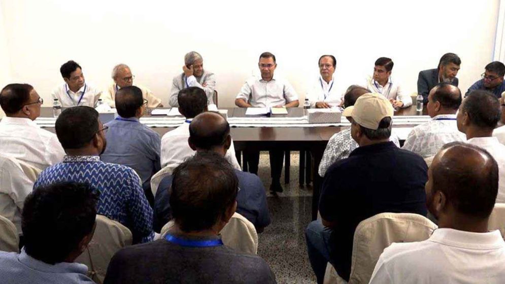 নাটোর-চুয়াডাঙ্গা-মেহেরপুরের নেতাদের সাথে তারেক রহমানের বৈঠক