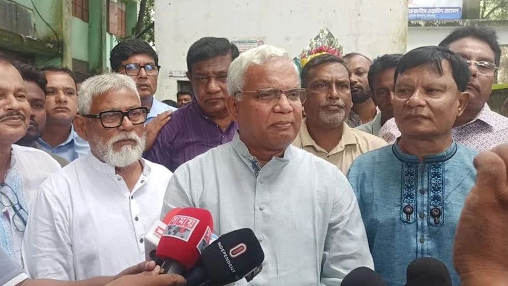 'সৎ সাহস থাকলে পালিয়ে না থেকে দেশের আইন আদালতের মুখোমুখি হন'