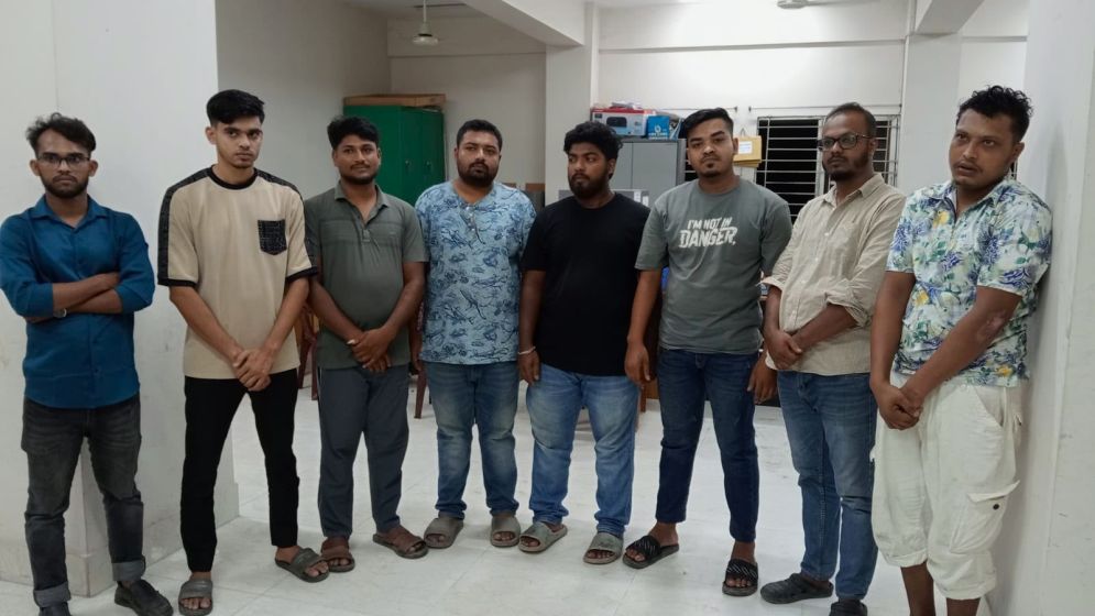 উত্তরখানে গোপন বৈঠক, যুবলীগের ৮ নেতা গ্রেপ্তার