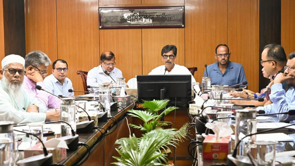 সারা দেশে ২২ দিন ইলিশ ধরা ও কেনাবেচাতে নিষেধাজ্ঞা