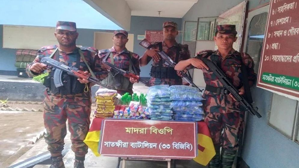 সাতক্ষীরা সীমান্ত থেকে প্রায় ১০ লাখ টাকার ভারতীয় মালামাল জব্দ