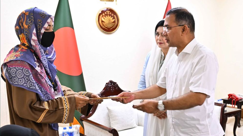 চট্টগ্রামে গোলা বিস্ফোরণে শহীদ দুই সেনাসদস্যের পরিবারকে প্রধানমন্ত্রীর আর্থিক সহায়তা