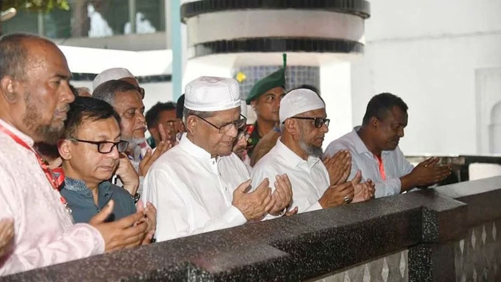 সিলেটে শাহজালাল-শাহপরানের মাজার জিয়ারত করলেন রাষ্ট্রপতি