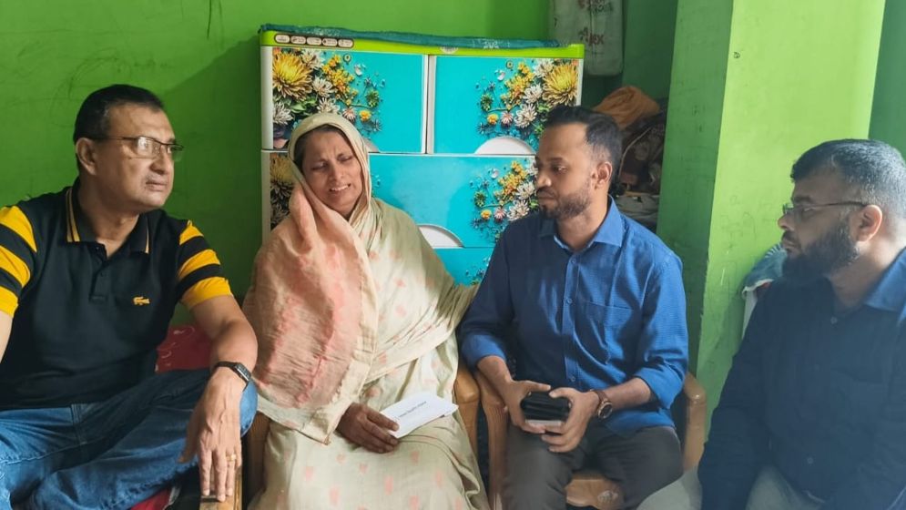 গুম হওয়া ছাত্রদল নেতা আলামিনের মায়ের খোঁজ নিলেন প্রধানমন্ত্রী