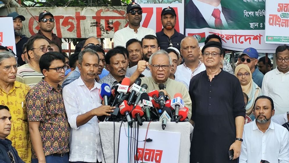 জুলাই হত্যাকারীদের হস্তান্তর নিয়ে ভারতের কাছে রিজভীর প্রশ্ন