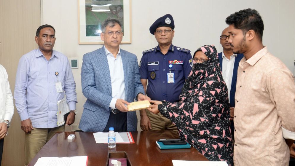 এসআই আলতাফ হত্যায় জড়িতদের দ্রুত গ্রেপ্তারের নির্দেশ স্বরাষ্ট্রমন্ত্রীর