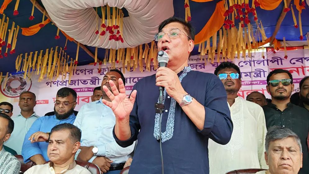 শেখ হাসিনা আসুক, আমরা হাতকড়া দিয়ে রিসিভ করব: বিমানমন্ত্রী