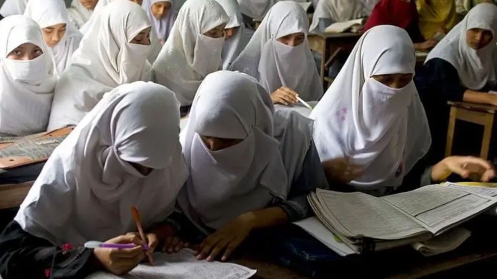মাদ্রাসায় শিক্ষার্থীদের মারধর নিষিদ্ধ, মহিলা আবাসিক না রাখার পরামর্শ
