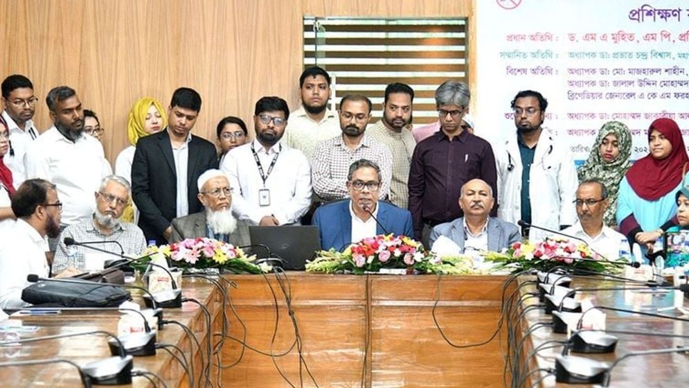 'ডেঙ্গুতে মৃত্যুর হার কমাতে ১৬০০ চিকিৎসককে প্রশিক্ষ দেয়া হচ্ছে'