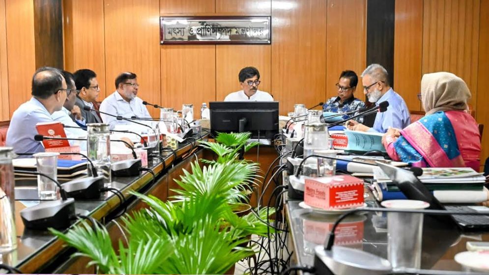 প্রাণিসম্পদ উন্নয়নে গবেষণায় জোর দিলেন মৎস্যমন্ত্রী