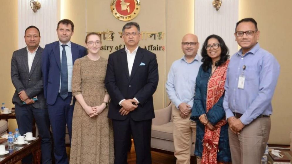 স্বরাষ্ট্রমন্ত্রীর সাথে ব্রিটিশ হাইকমিশন ও ডেমোক্রেসি ইন্টারন্যাশনাল প্রতিনিধি দলের সৌজন্য সাক্ষাৎ