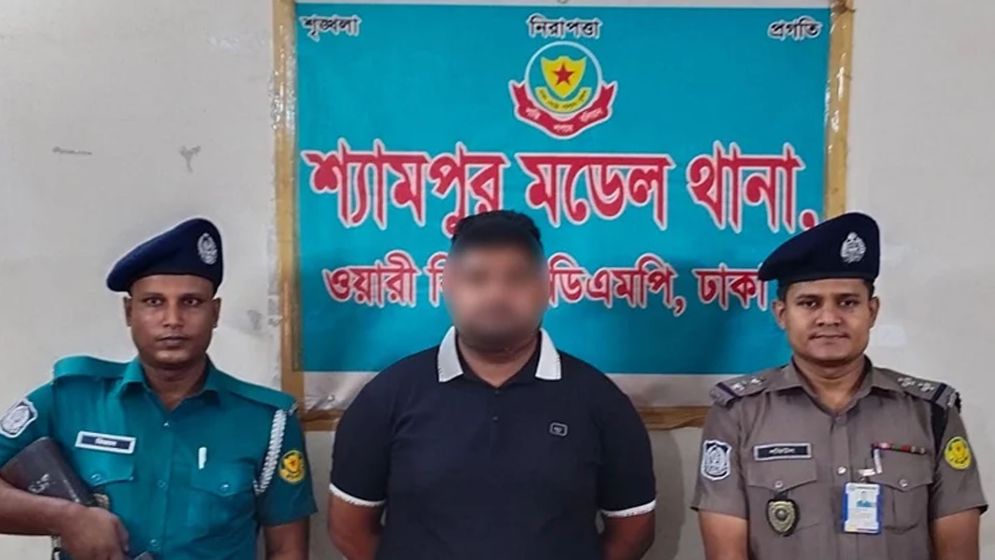 রাজধানীতে ককটেল তৈরির সরঞ্জাম ও  মুখোশ উদ্ধার, গ্রেফতার ১