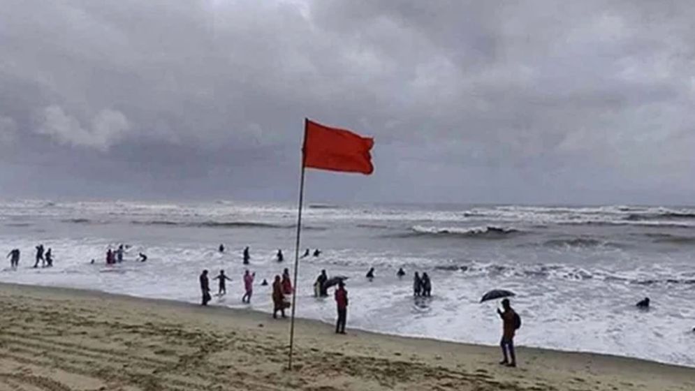 নিম্নচাপের প্রভাবে চার সমুদ্রবন্দরে ৩ নম্বর সতর্কসংকেত