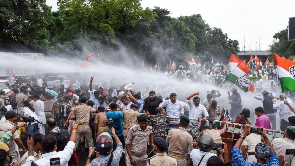 সিইসির পদত্যাগের দাবিতে কংগ্রেসের বিক্ষোভ