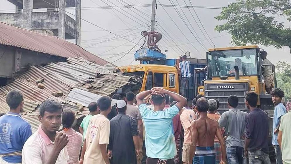 লালমনিরহাট পাটগ্রামে ট্রাকের চাপায় নিহত ৩