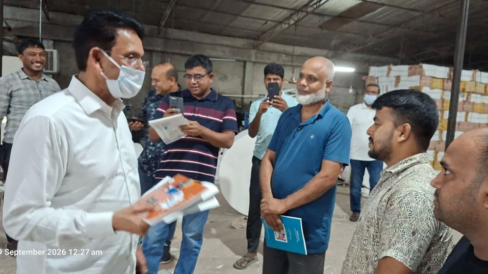 পাঠ্যবই ছাপার মান দেখতে ৬ প্রেসে শিক্ষামন্ত্রীর আকস্মিক পরিদর্শন