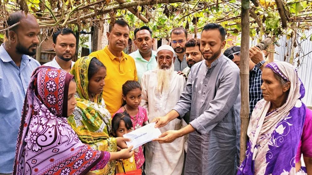 বাবা-মা হারানো এতিম পাঁচ কন্যার পাশে দাঁড়ালেন প্রধানমন্ত্রী