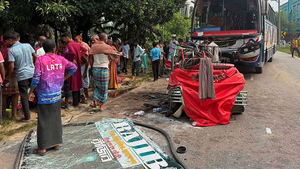 ময়মনসিংহে বাসের ধাক্কায় অটোরিকশার সাত যাত্রী নিহত