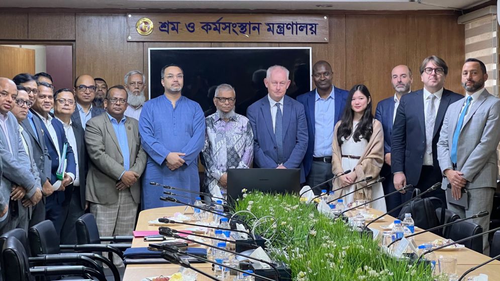 শ্রমিকের অধিকার নিশ্চিত করতে সরকার প্রতিশ্রুতিবদ্ধ: শ্রমমন্ত্রী