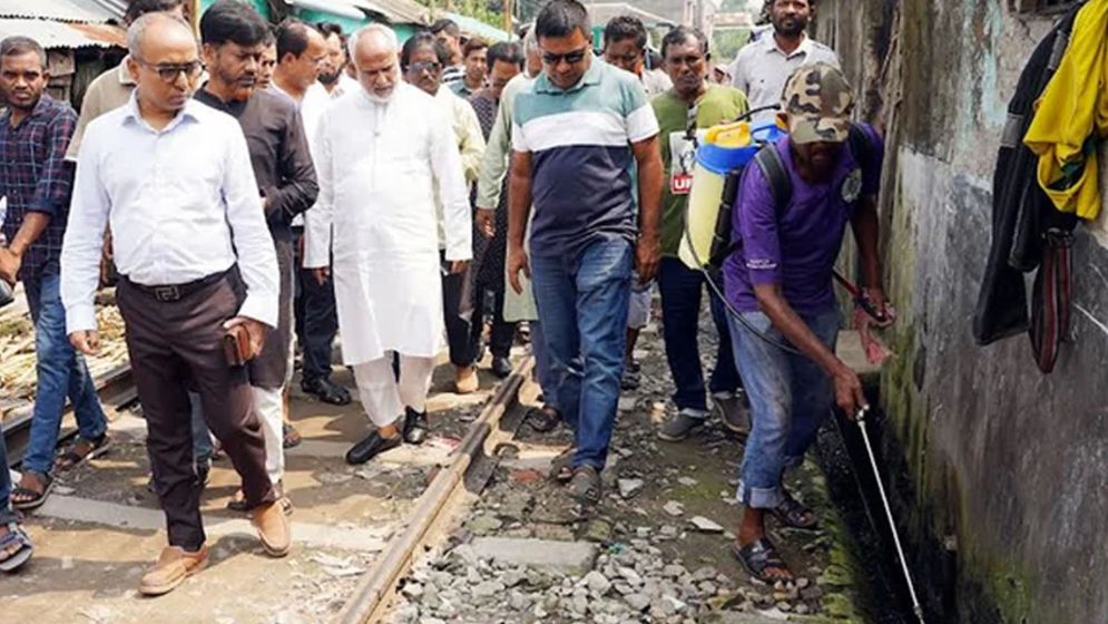 মশক নিয়ন্ত্রণ ও পরিচ্ছন্নতা কার্যক্রম পরিদর্শন করলেন কেসিসি প্রশাসক