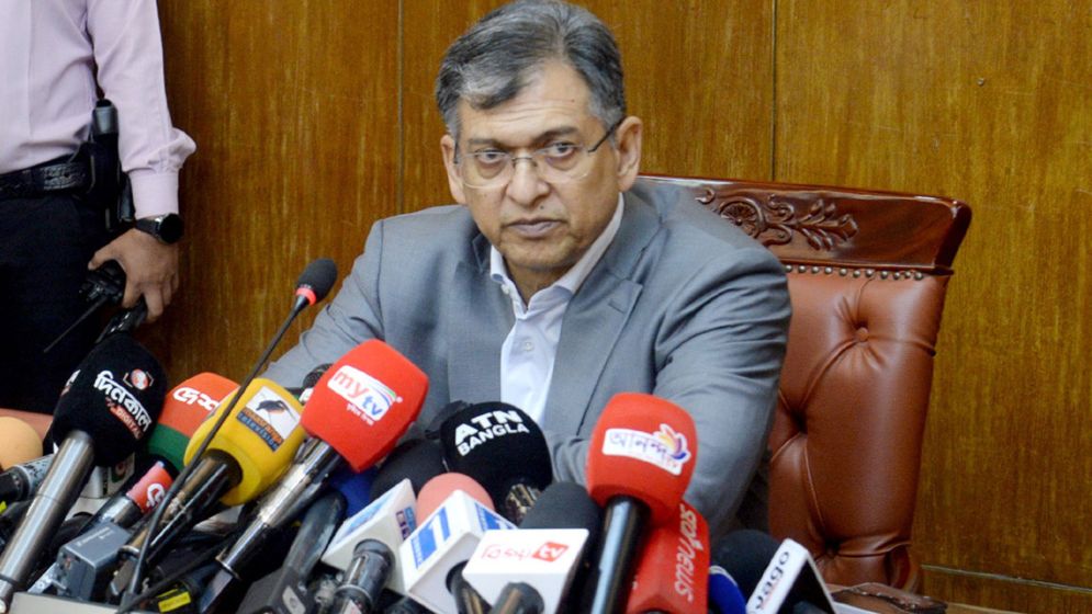 রোহিঙ্গা ক্যাম্পের পাশে দুটি সেনাক্যাম্প