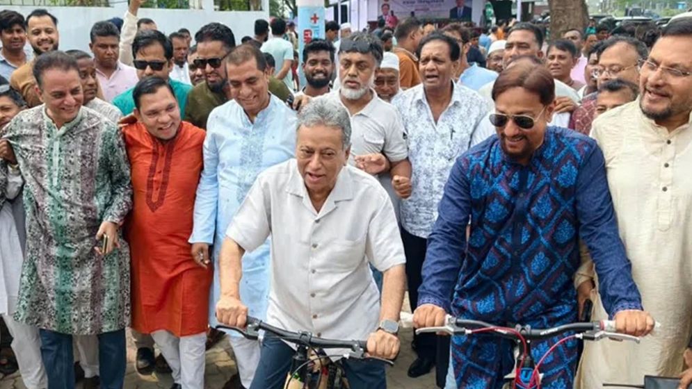 শিক্ষার্থীদের প্রযুক্তি ও এআই জ্ঞান অর্জনের তাগিদ অর্থমন্ত্রীর