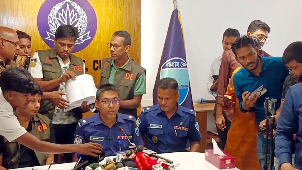 কুমিল্লায় স্কুলছাত্রী হত্যা: অটোরিকশাচালকই তাজমিনকে ধর্ষণের পর হত্যা করে