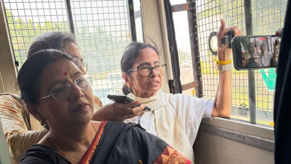 দিল্লিতে সিজেপির ধর্মঘট থেকে সাবেক মুখ্যমন্ত্রী মমতা আটক