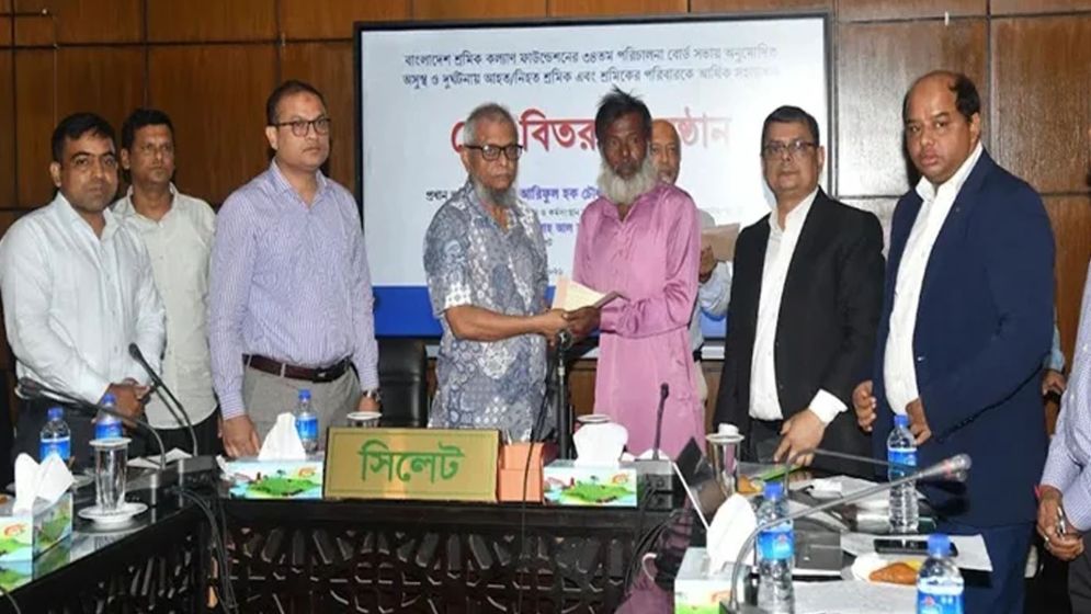 'দরিদ্র মেধাবী শিক্ষার্থীদের বিশ্ববিদ্যালয় পর্যন্ত পড়াশোনায় সহায়তা দেবে সরকার'