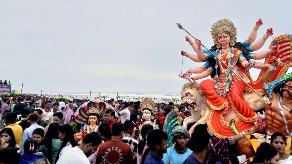 দুর্গাপূজায় নিরাপত্তা জোরদার, প্রতিমা বিসর্জনে নজরদারিতে ড্রোন-হেলিকপ্টার