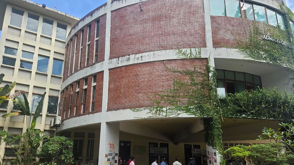২৪ ঘণ্টা অবরুদ্ধ চুয়েট উপাচার্য, শাহবাগে সমাবেশের ডাক