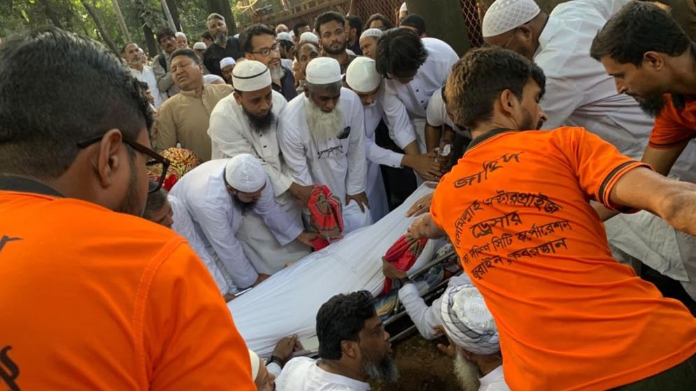 জুরাইন কবরস্থানে চিরনিদ্রায় শায়িত হলেন সালাহউদ্দিন আহমেদ