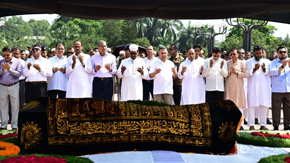 বিএনপি নেতা সালাহউদ্দিন আহমেদের জানাজায় অংশ নিয়েছেন প্রধানমন্ত্রী