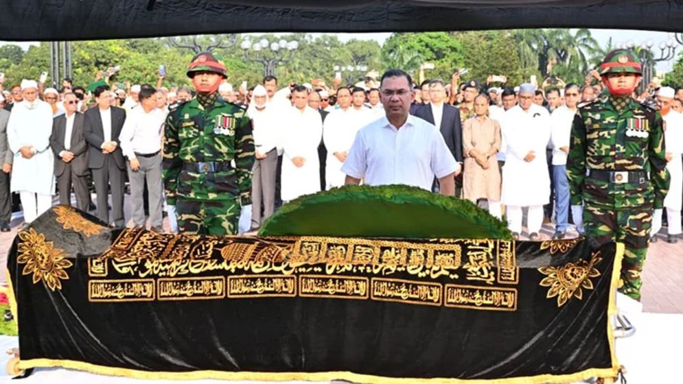 সাবেক উপমন্ত্রী আব্দুল হাইয়ের জানাজায় অংশ নিলেন প্রধানমন্ত্রী