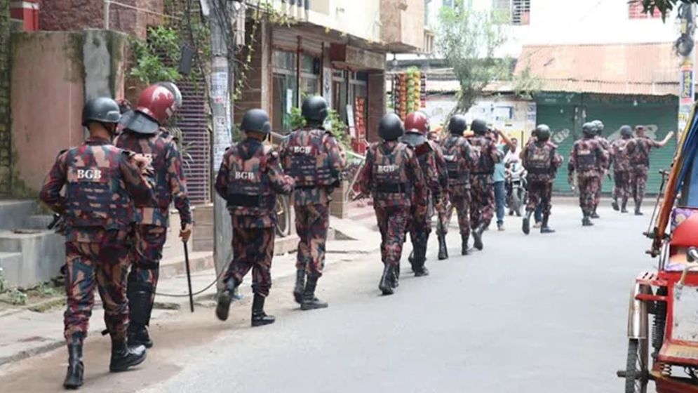 দক্ষিণ-পশ্চিমাঞ্চলের ২২২ মণ্ডপে ২ হাজার বিজিবি সদস্য মোতায়েন