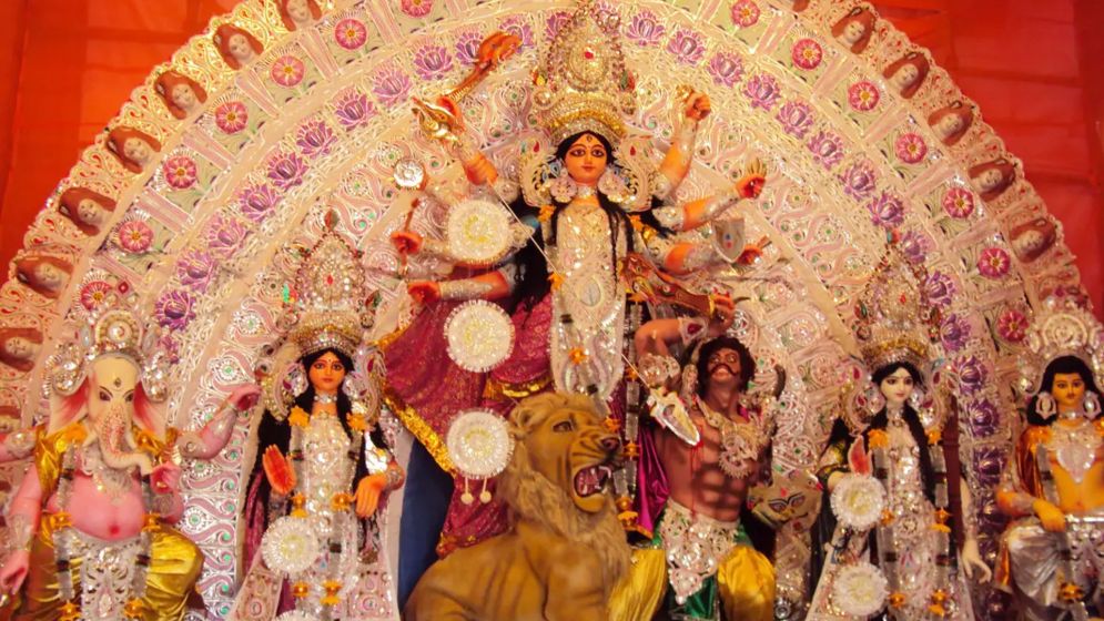 মহাষষ্ঠীর মধ্য দিয়ে শুরু শারদীয় দুর্গাপূজা