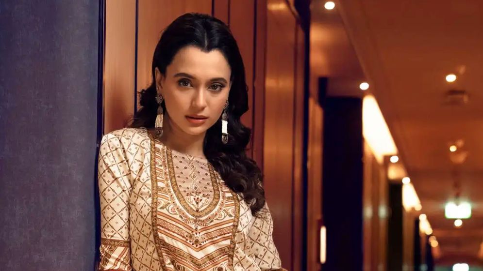 সাবিলাকে ঘিরে তিশার অভিযোগ, ভাঙল সাত বছরের সম্পর্ক