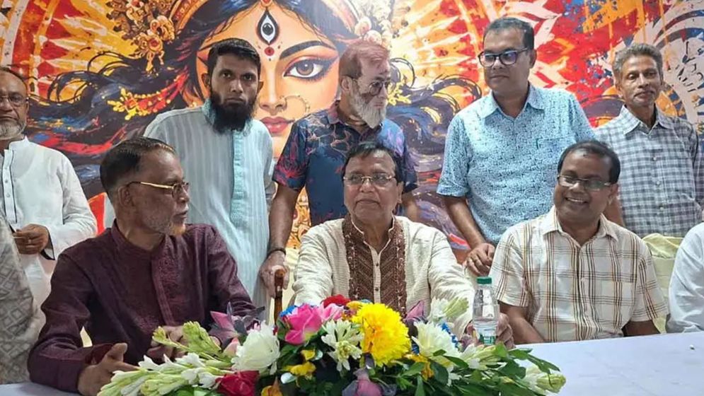 দুর্গাপূজার নিরাপত্তা দেখতে পল্টনের মন্দিরে ডিএসসিসি প্রশাসক