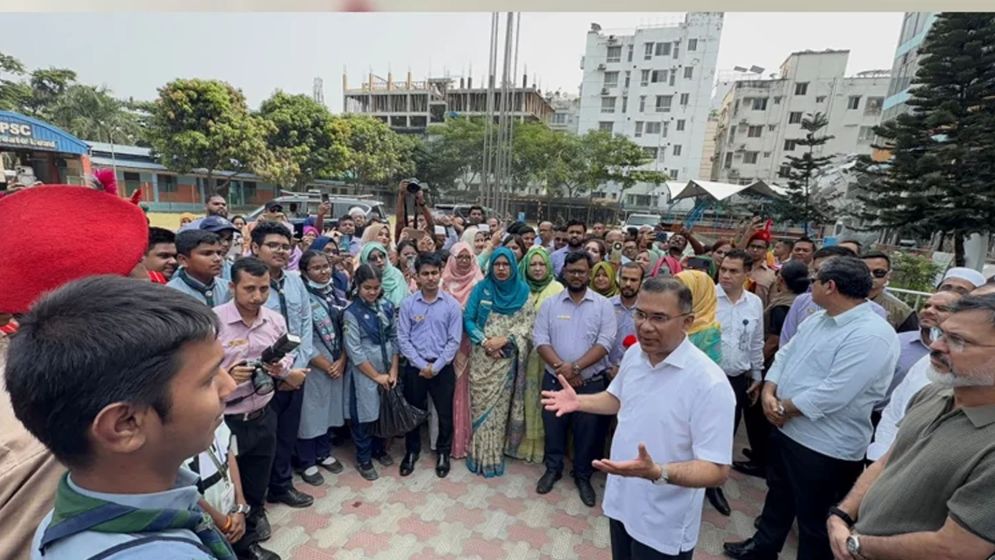 নিজ কলেজ প্রাঙ্গণে প্রধানমন্ত্রী, তরুণ শিক্ষার্থীদের দিলেন দেশ গড়ার বার্তা