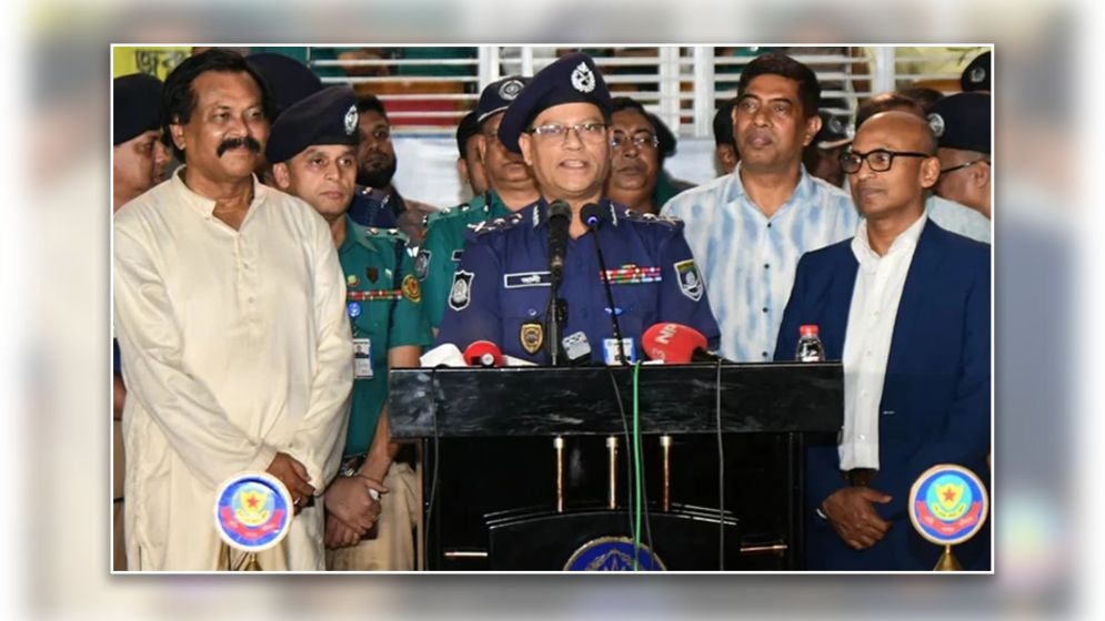 দেশব্যাপী ৩৩ হাজারের বেশি পূজামণ্ডপে শান্তিপূর্ণভাবে পূজা-অর্চনা চলছে : আইজিপি