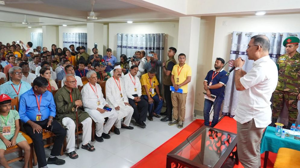 রাজশাহীতে পূজামণ্ডপ পরিদর্শন ও মতবিনিময় করলেন প্রধানমন্ত্রী