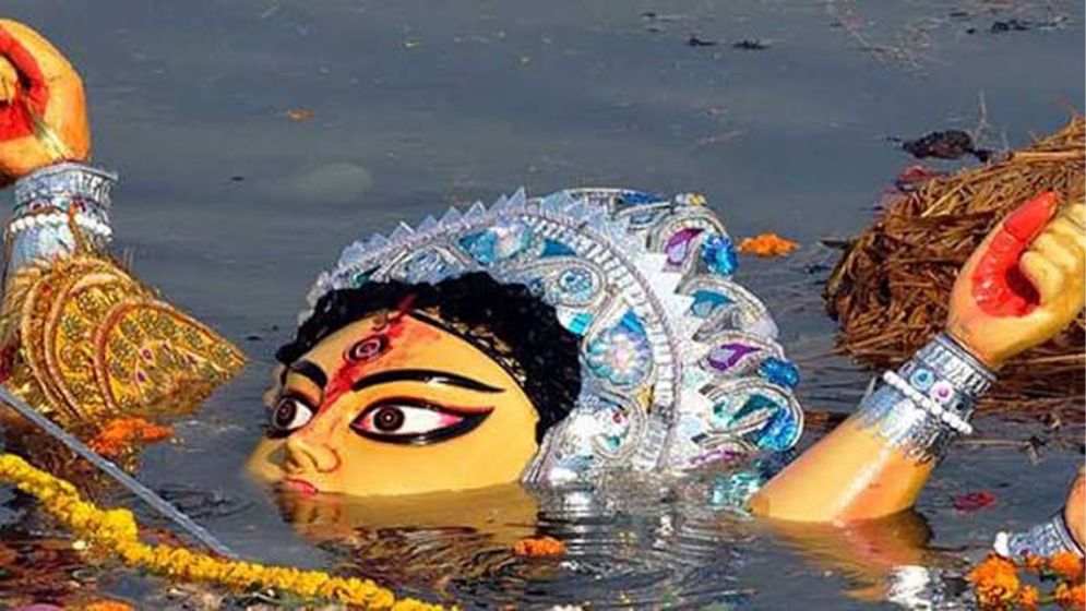 প্রতিমা বিসর্জনের মধ্য দিয়ে দেবী দুর্গার বিদায়