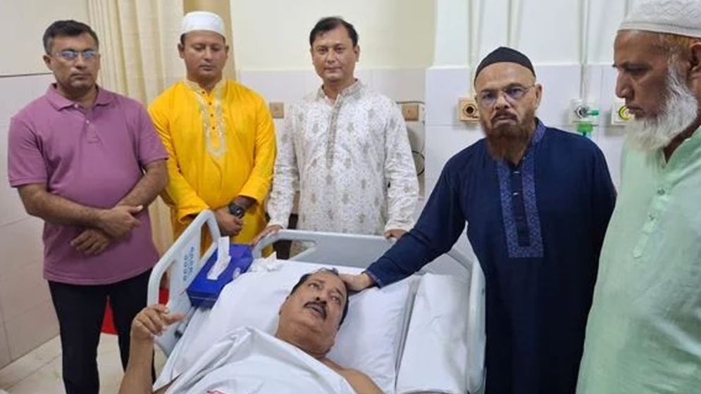 অসুস্থ হয়ে হাসপাতালে ভর্তি ভূমিমন্ত্রী
