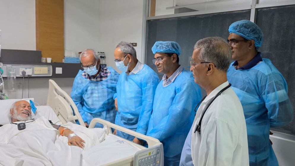 হাসপাতালে মঈন খানের খোঁজ নিলেন প্রধানমন্ত্রীর ব্যক্তিগত চিকিৎসক