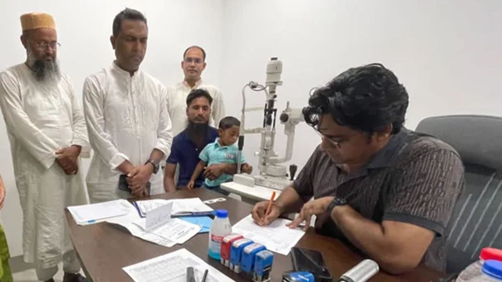 বগুড়ার শিশু বক্করের চোখের চিকিৎসার দায়িত্ব নিলেন প্রধানমন্ত্রী